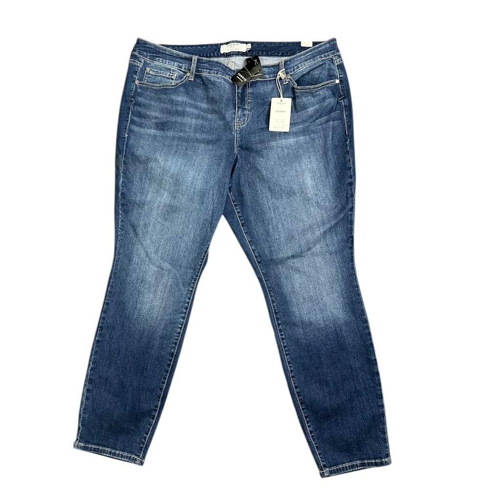 Torrid Skinny Jeans We Swear By The Fit Medium Wash Denim Stretch Womens 22 NWT
